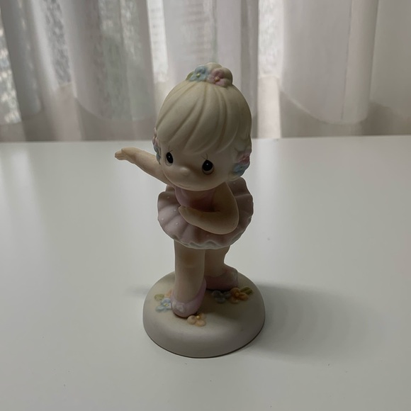 Precious Moments Bless Your Little Tutu Enesco 1997 261173 Ballerina Figurine - Picture 2 of 5
